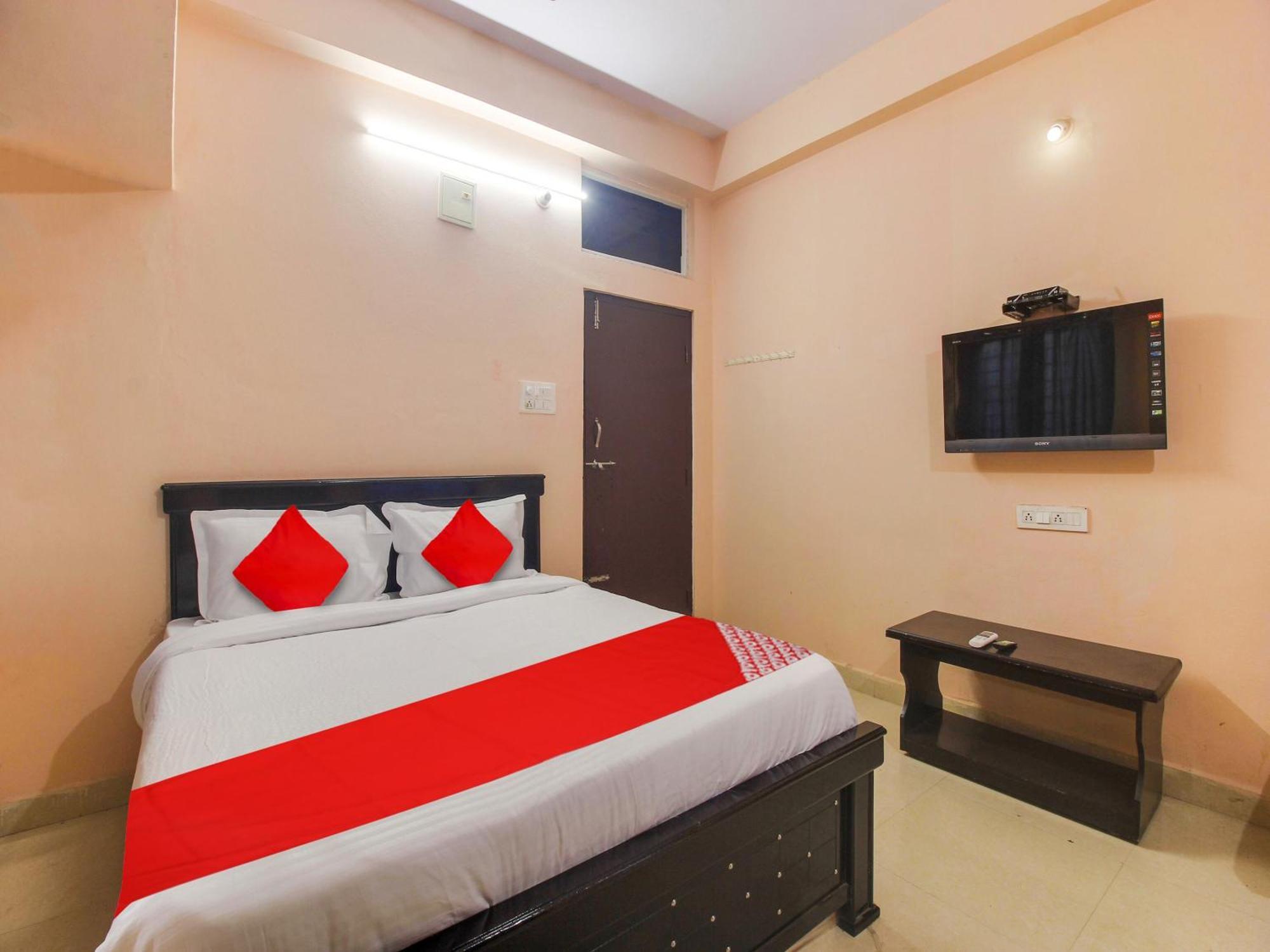 Hotel O R.J.International Pedda Ambarpet Exterior photo
