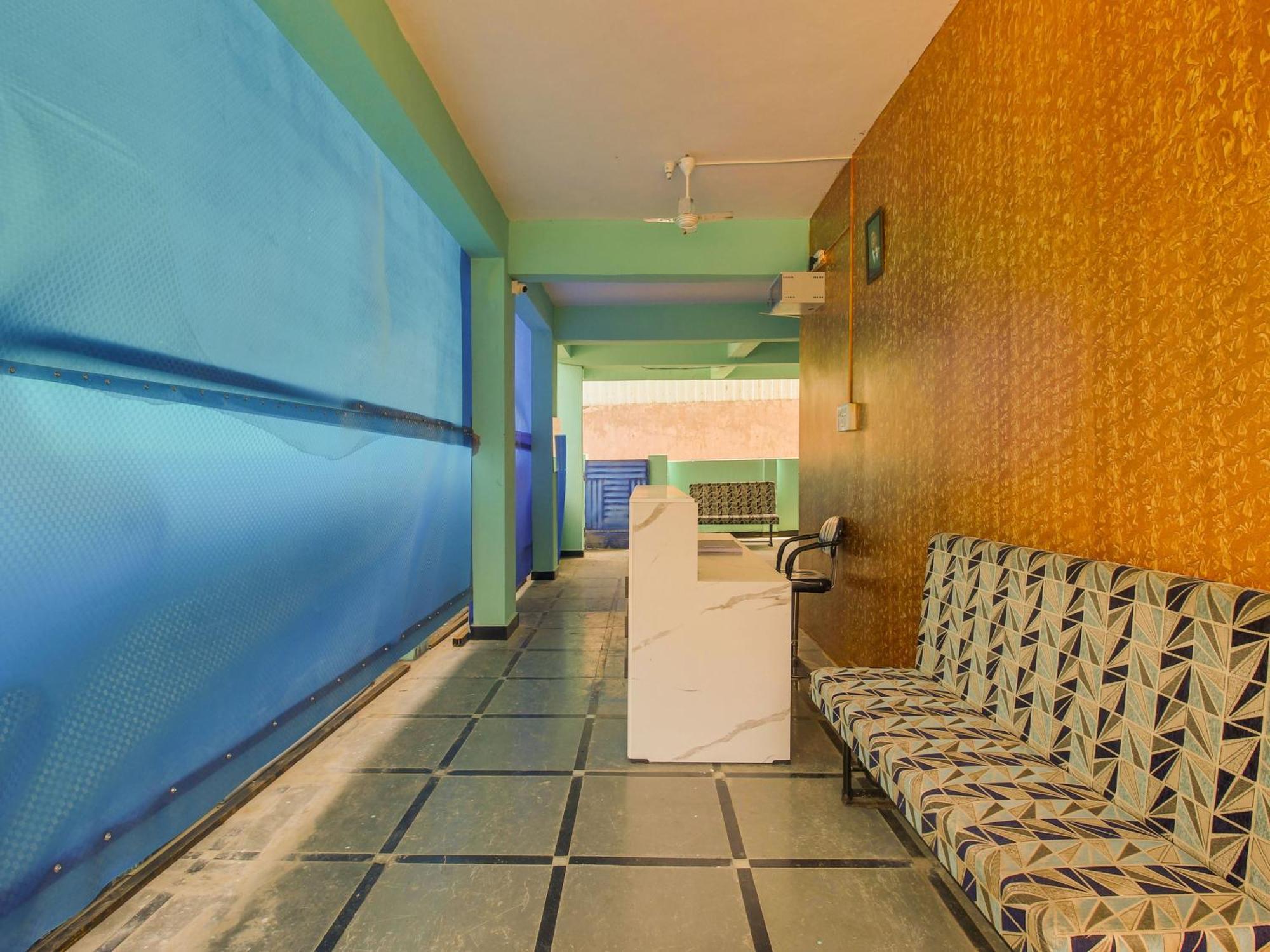 Hotel O R.J.International Pedda Ambarpet Exterior photo